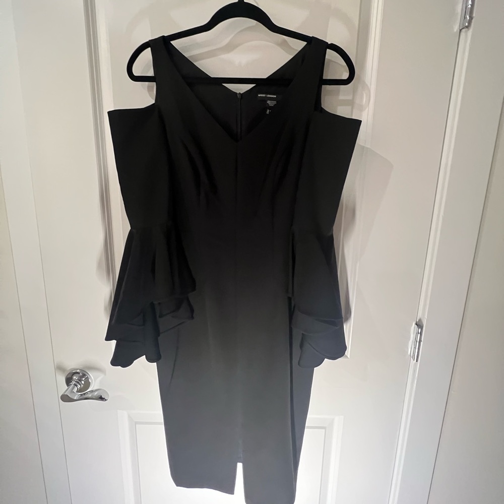 🌺Maggie of London cut out shoulders lflare sleeves cocktail dress!🌺